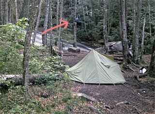 Kamperen in Great Smokey Mountains National Park (de rugzak zo opgehangen dat de beren er niet bij konden).
